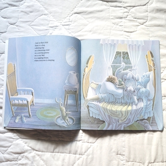 3/$15 🌸 The Napping House - Picture 6 of 8